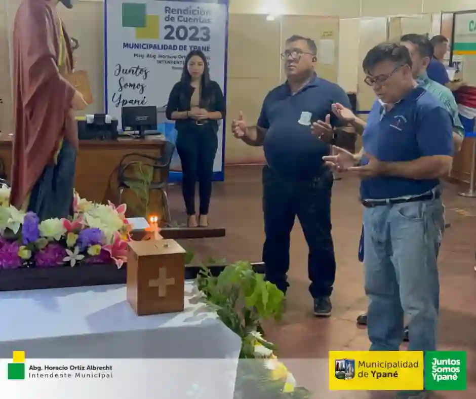 Hoy recibimos al santo patrono de la ciudad de Ypané, San Pedro Apóstol, en la Municipalidad.